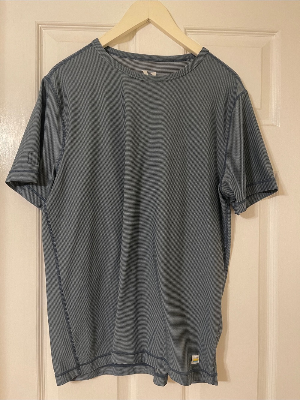 Vuori Men's Short-Sleeve Crew Tee in Slate Blue